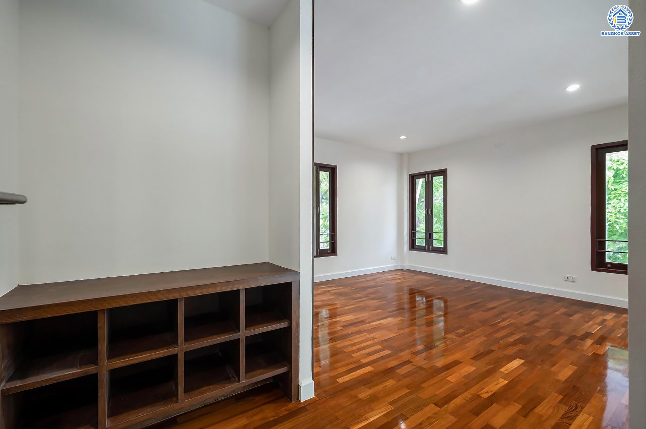 บ้านมือสองตกแต่งใหม่ โครงการ โนเบิล วานา วัชรพล ดีไซน์สุดโดดเด่น เนื้อที่ 101 ตร.ว. ฟังก์ชันจัดเต็ม 3 ห้องนอน 4 ห้องน้ำ 1 ห้องแม่บ้าน จอดรถได้ 2 คัน บนทำเลเดินทางสะดวก ใกล้เซ็นทรัลรามอินทรา, จุดขึ้นทางด่วน "สุขาภิบาล5-1" และรถไฟฟ้าสายสีชมพู "สถานีวัชรพล"